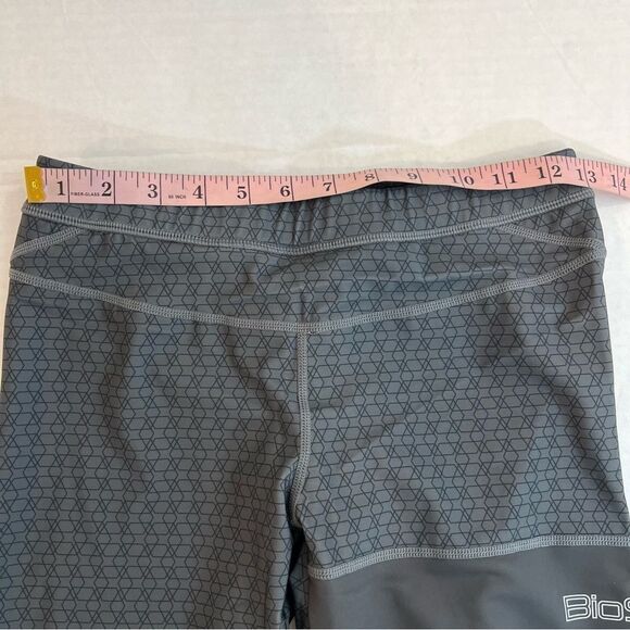 NWT BioSkin Running Capris in Charcoal Hex | Size M - Picture 9 of 11